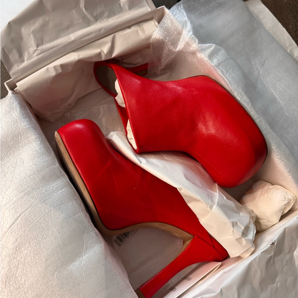 Bottega Veneta Bold Stretch Leather Red Heeled Mules - Picture 8 of 9